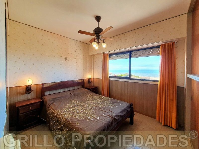 Dormitorio principal. de PostalMarina. Excelente vista al mar