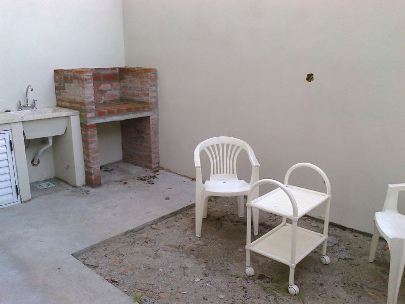 El patio individual con parrilla es tranquilo y amplio de El Atelier de Carmelo